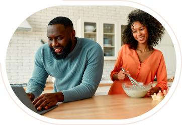 couple seeing recipe online